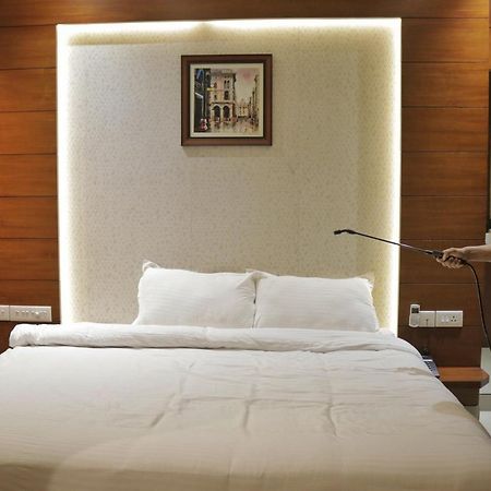Hotel Priya Kottakkal Extérieur photo