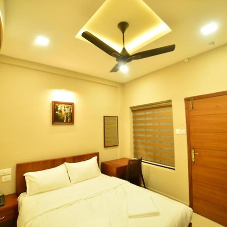 Hotel Priya Kottakkal Extérieur photo