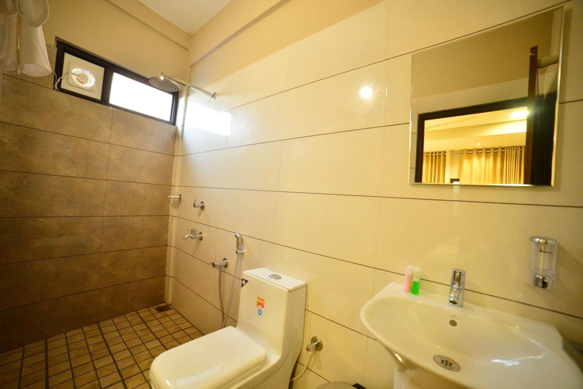 Hotel Priya Kottakkal Extérieur photo