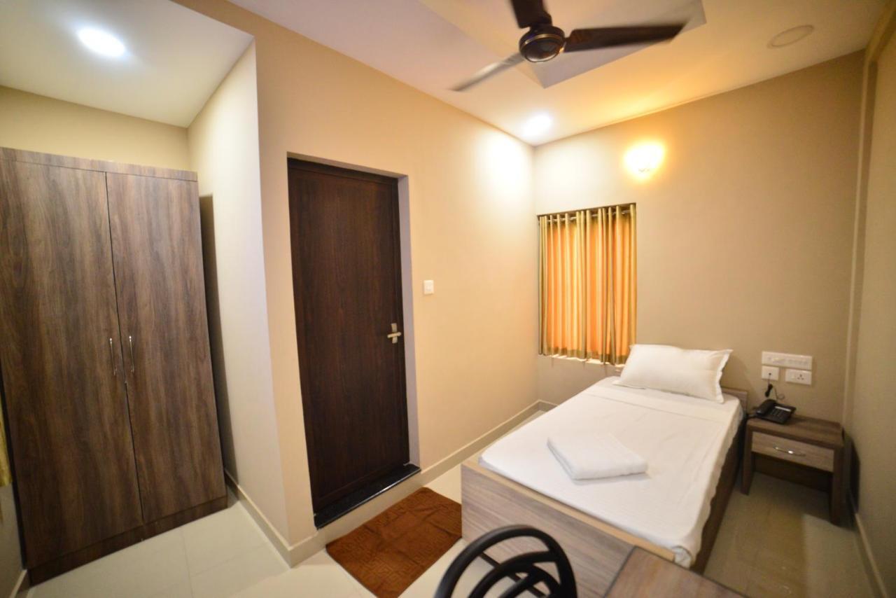 Hotel Priya Kottakkal Extérieur photo