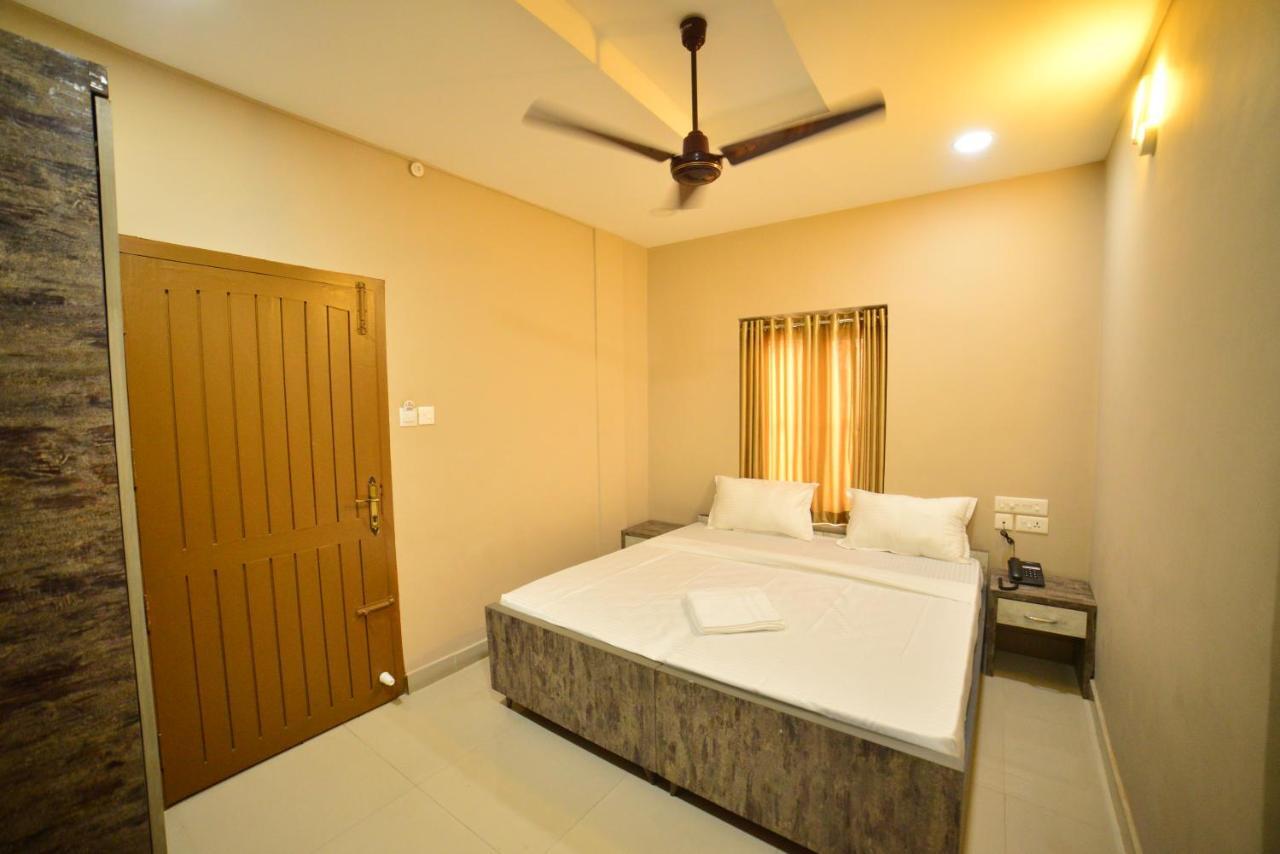 Hotel Priya Kottakkal Extérieur photo