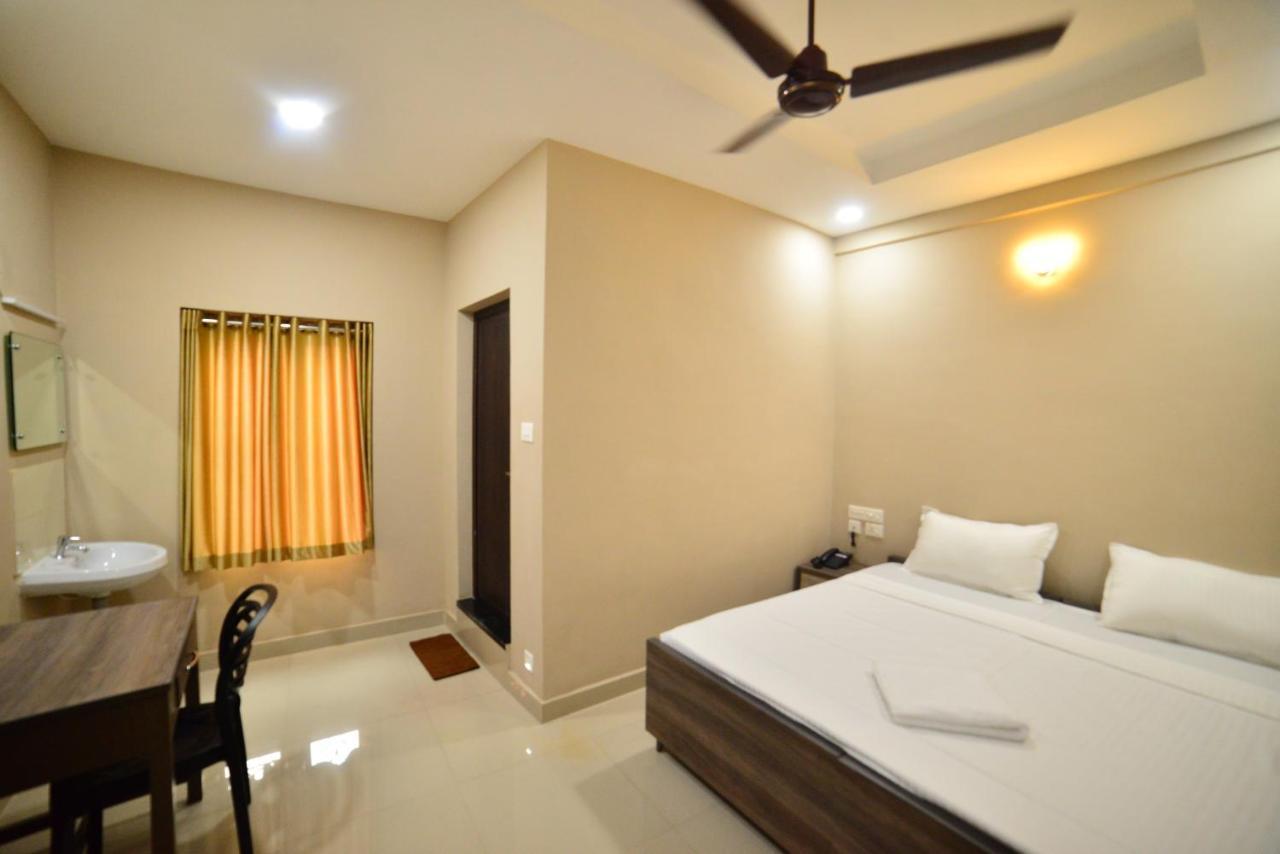 Hotel Priya Kottakkal Extérieur photo