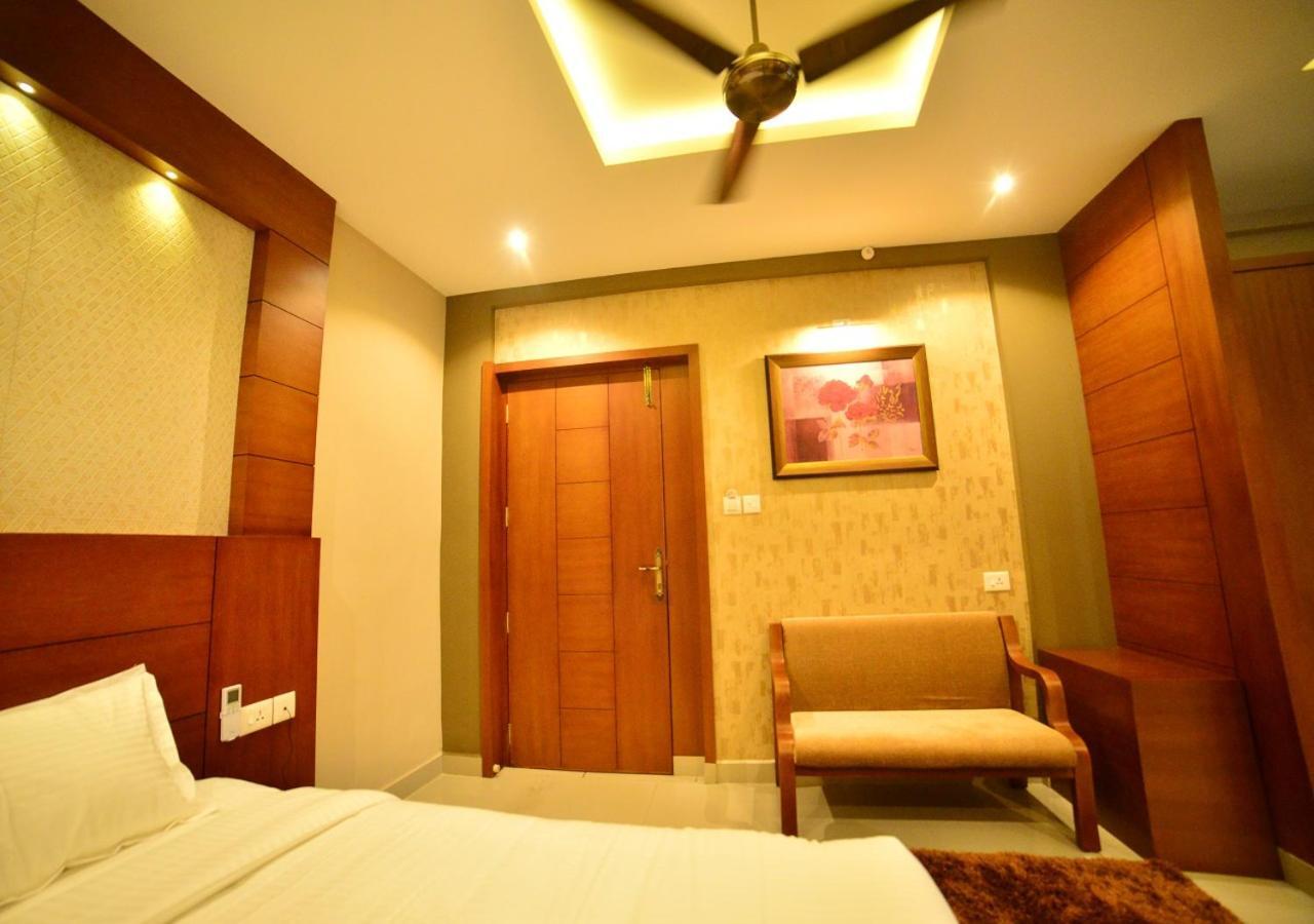 Hotel Priya Kottakkal Extérieur photo