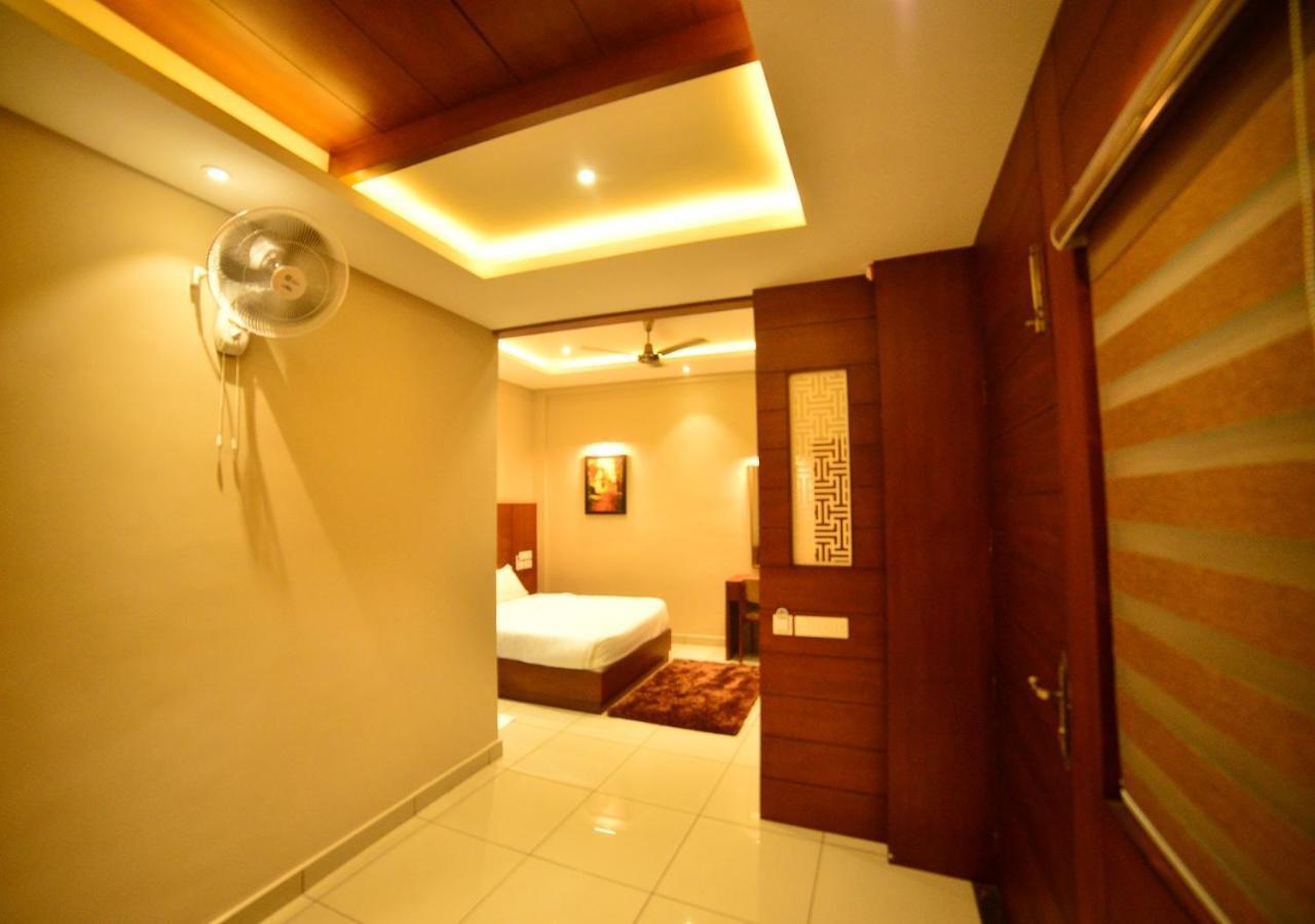 Hotel Priya Kottakkal Extérieur photo