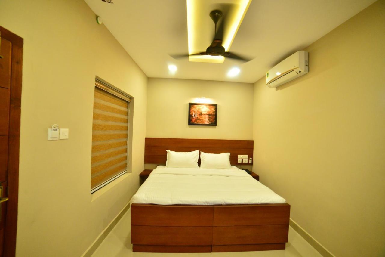 Hotel Priya Kottakkal Extérieur photo