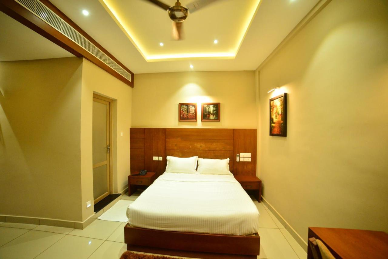 Hotel Priya Kottakkal Extérieur photo