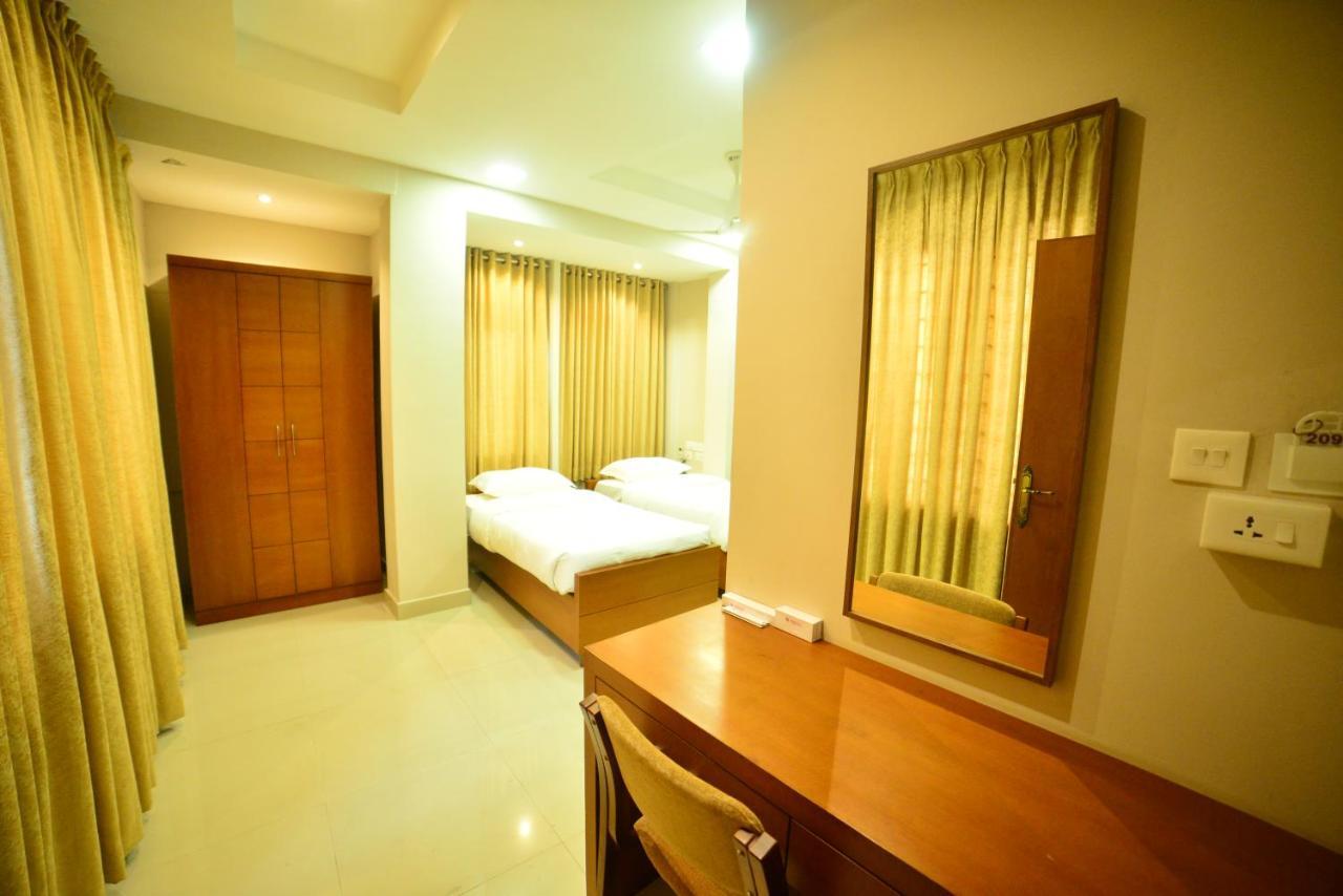Hotel Priya Kottakkal Extérieur photo