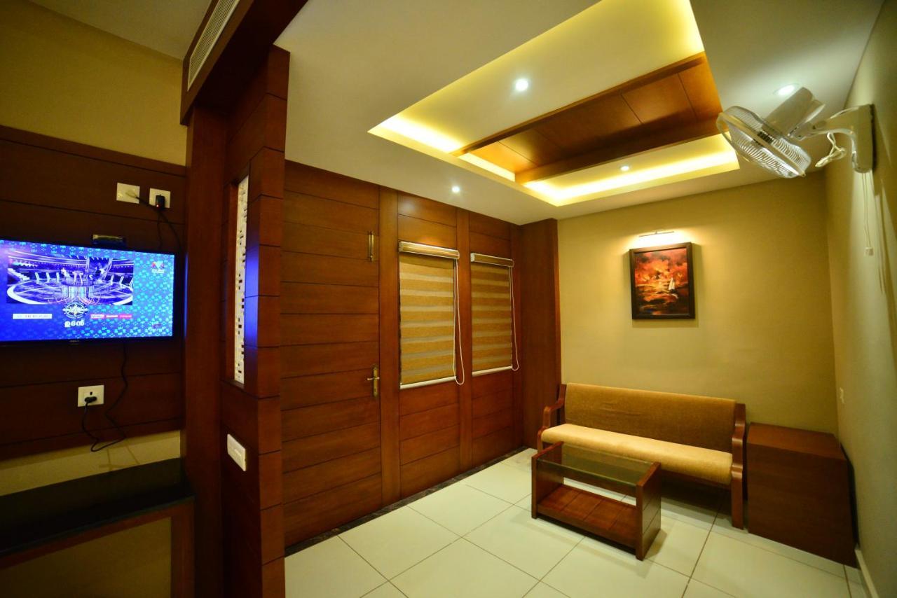 Hotel Priya Kottakkal Extérieur photo